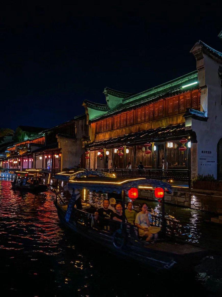 许俊松看望慰问经开、花溪全国文明家庭和全国道德模范等先进代表